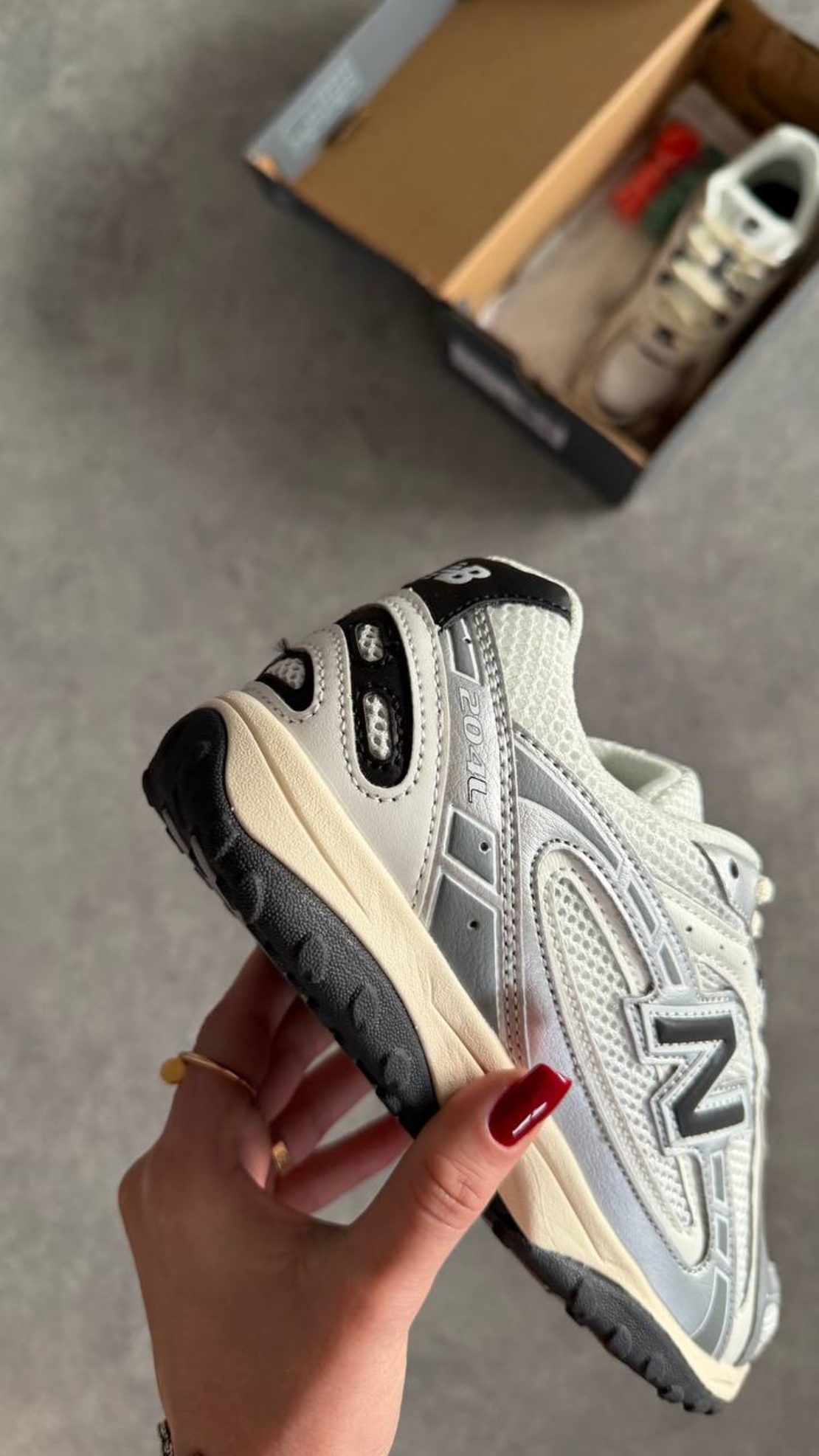 New Balance 204L “Silver Metallic”