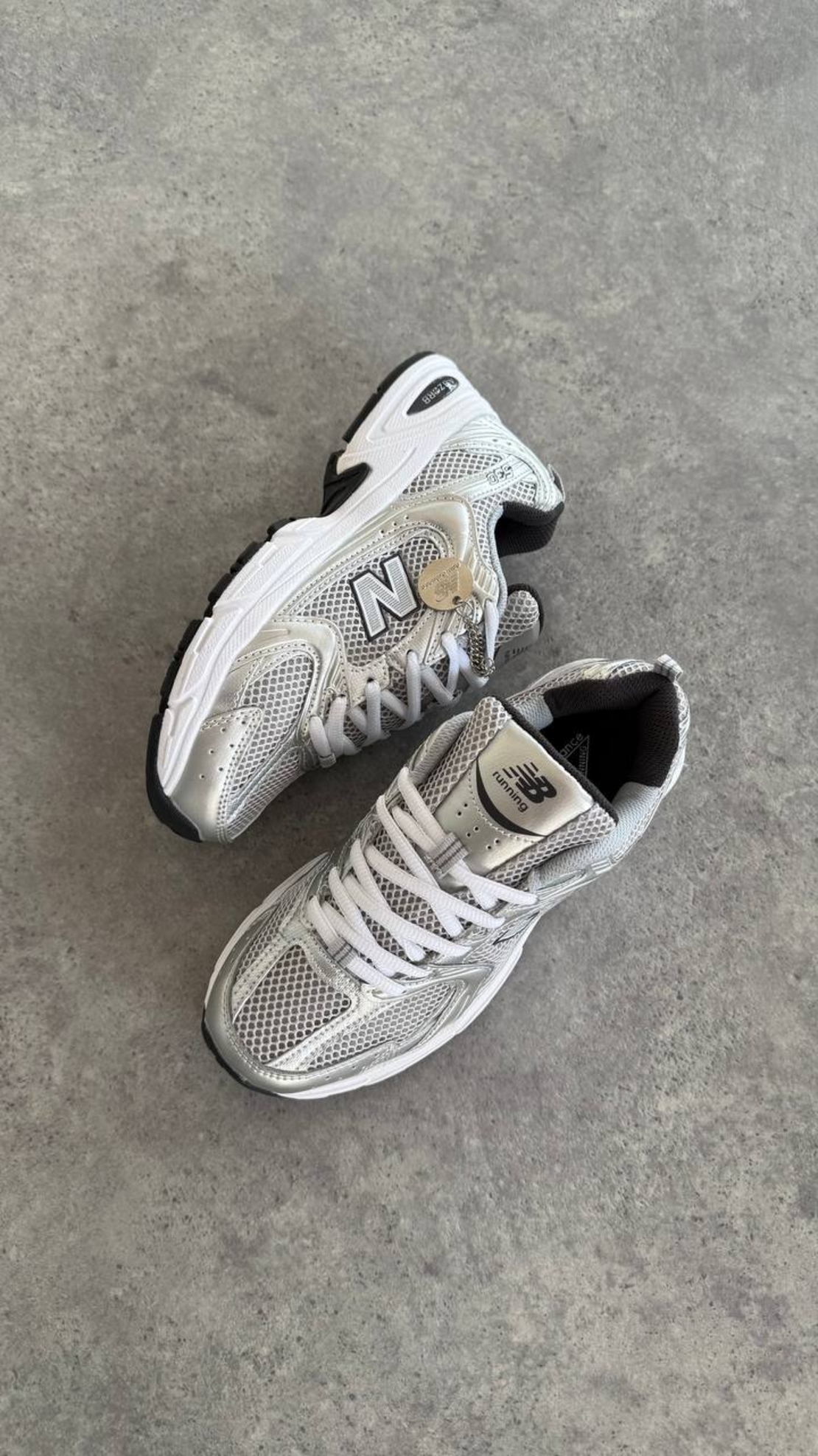 New Balance  530 