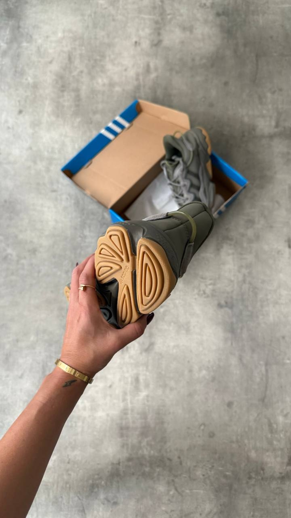 Adidas Ozweego “Raw Khaki”