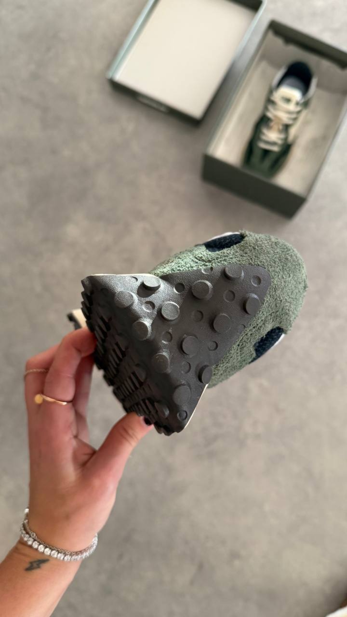 New Balance 327 “Midnight Green”