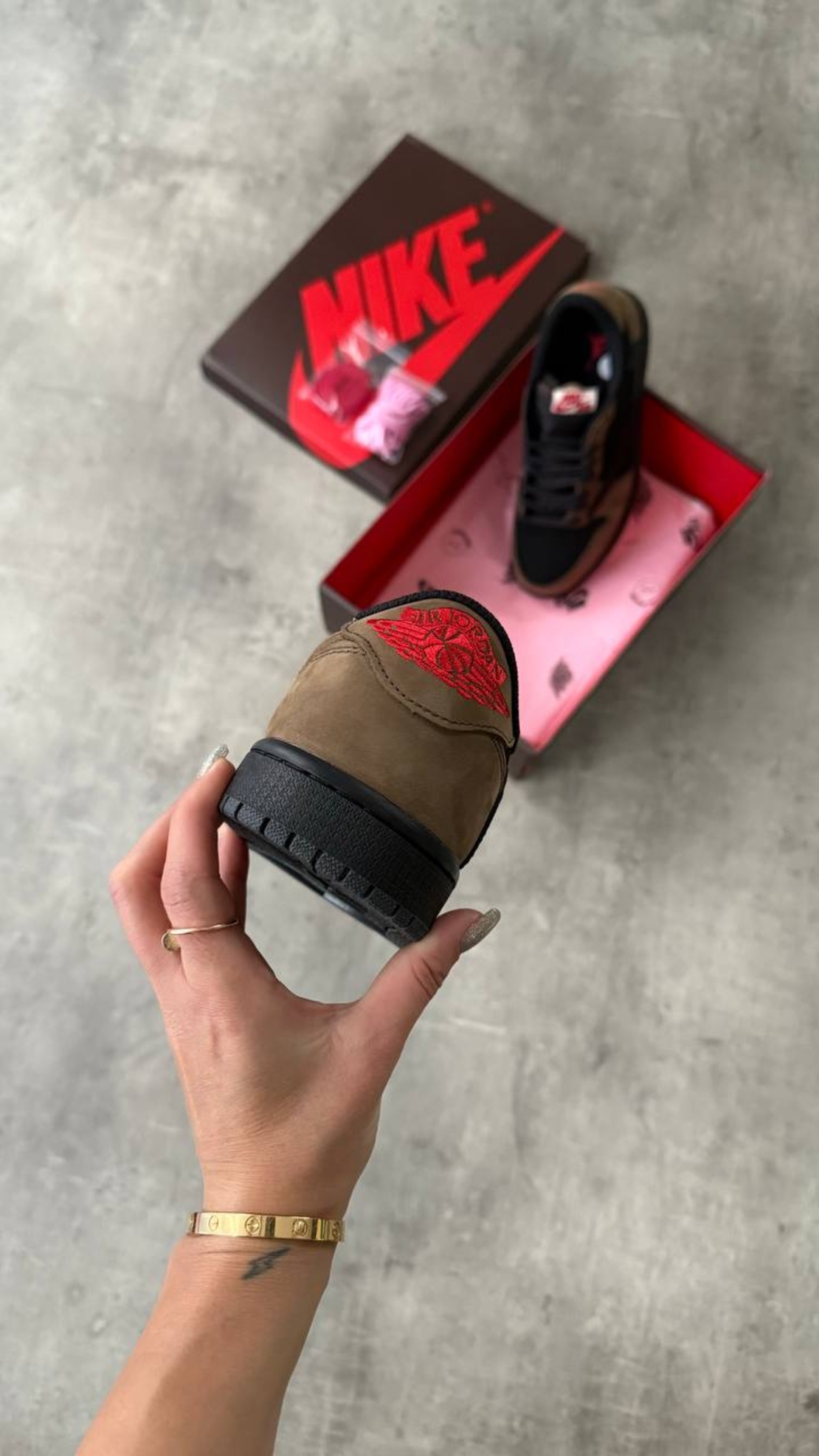 Air Jordan 1 Low Travis Scott “Velvet Brown”
