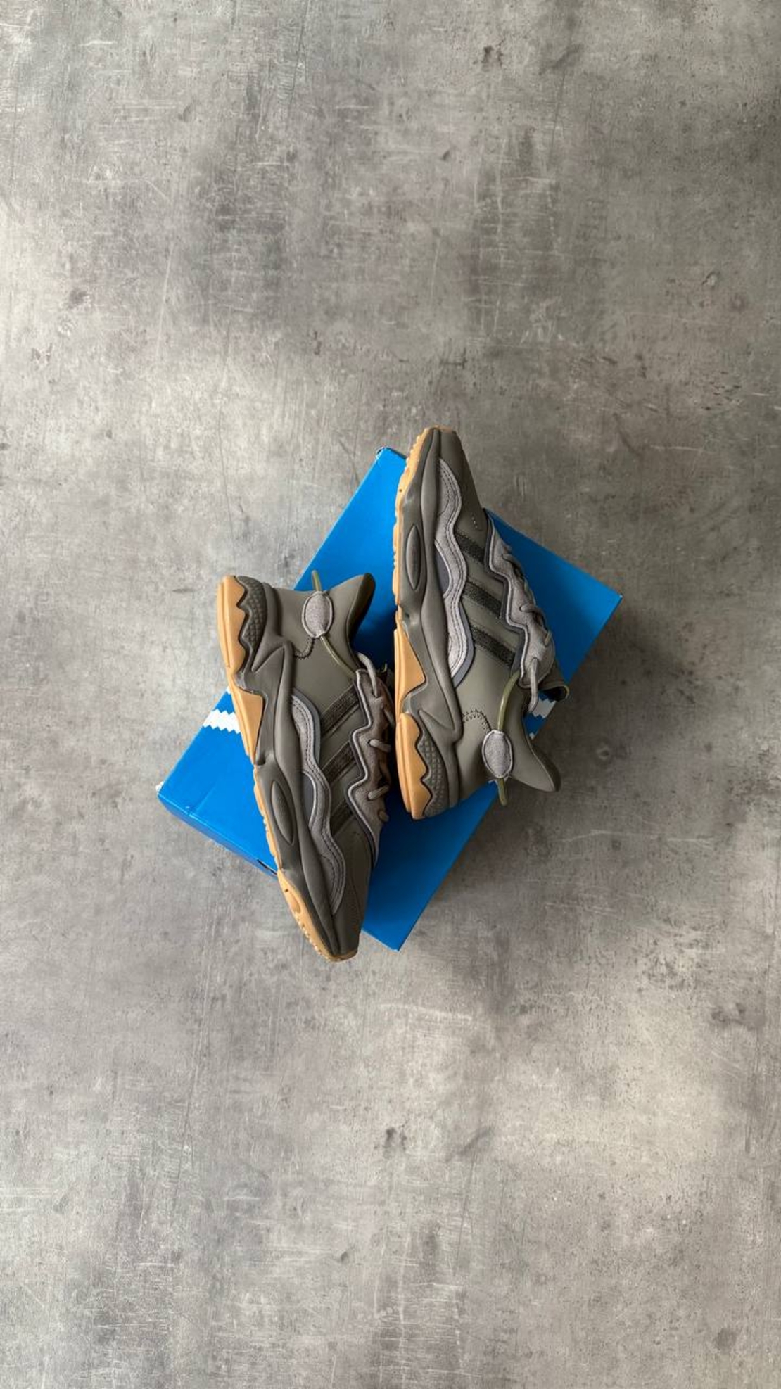 Adidas Ozweego “Raw Khaki”