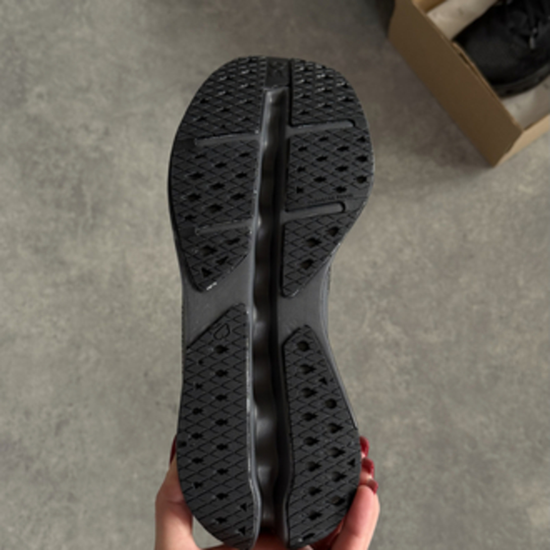 On Running Cloudsurfer Max Black Eclipse