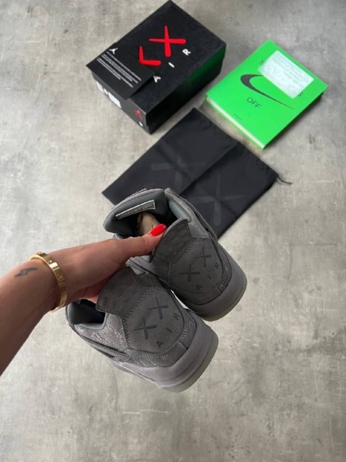 Air Jordan 4 Retro KAWS Cool Grey