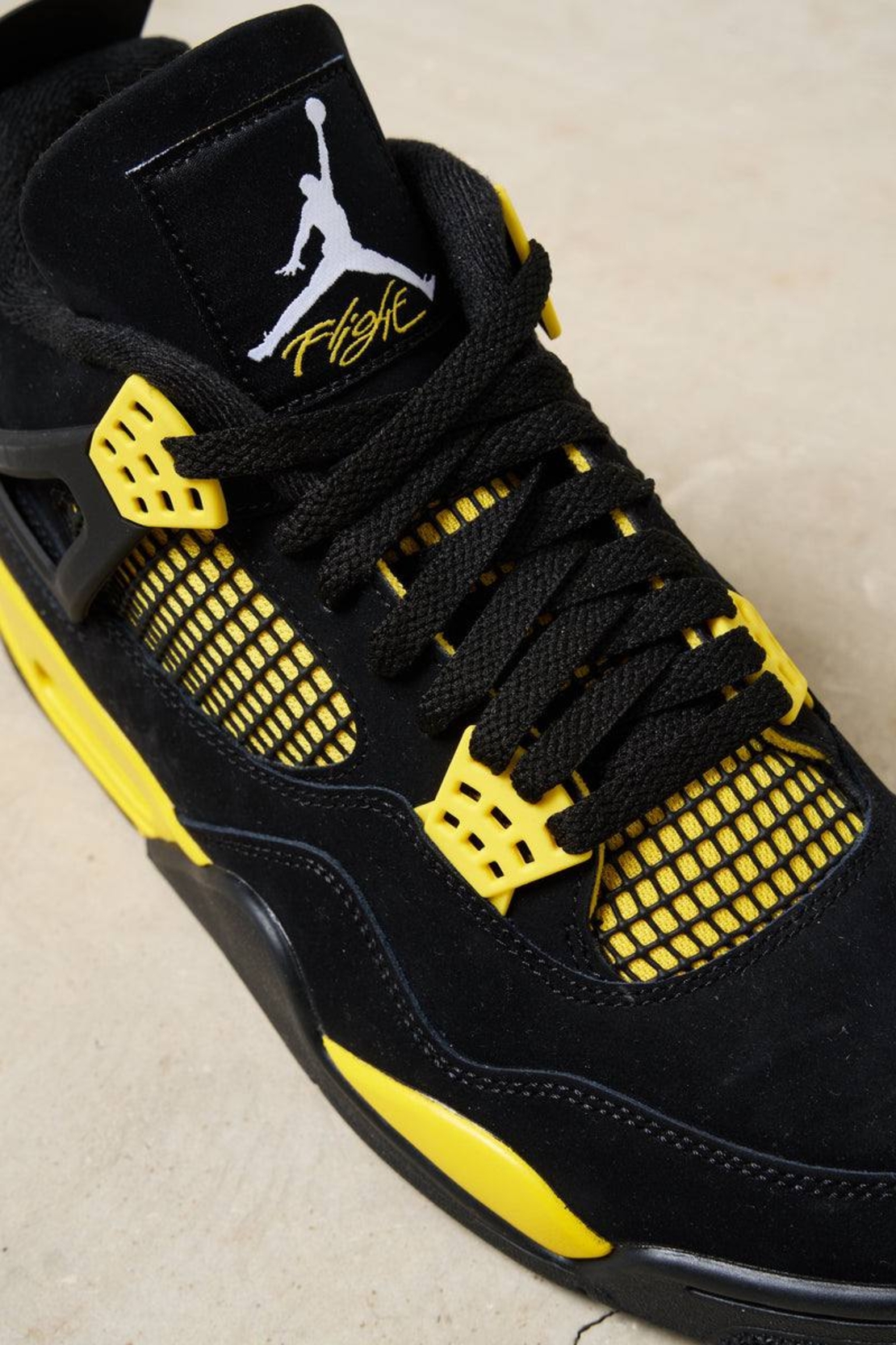 Air Jordan 4 Retro “Yellow Thunder”
