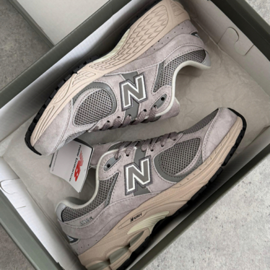 New Balance 2002r