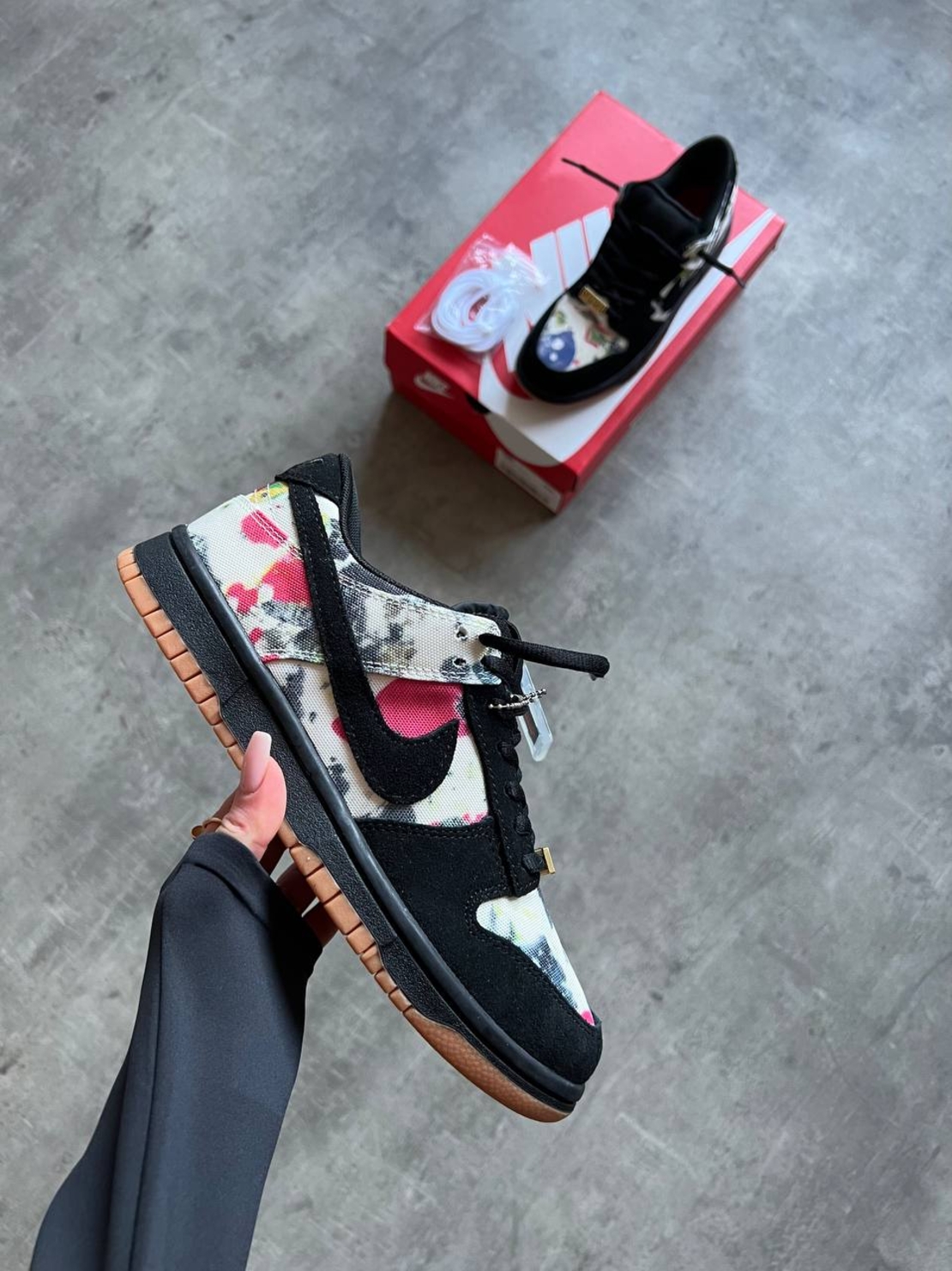 Supreme x Nike SB Dunk Low