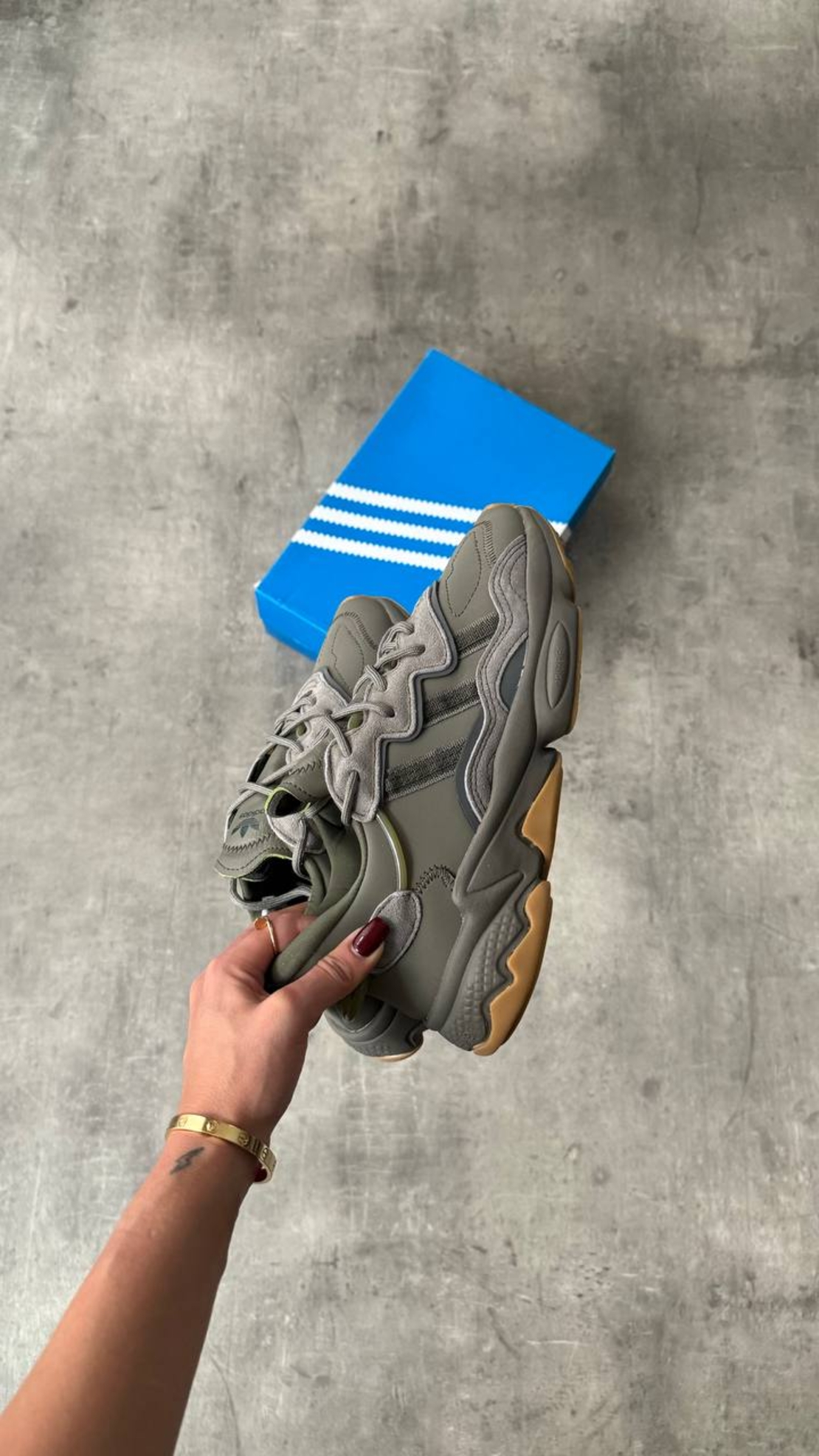 Adidas Ozweego “Raw Khaki”