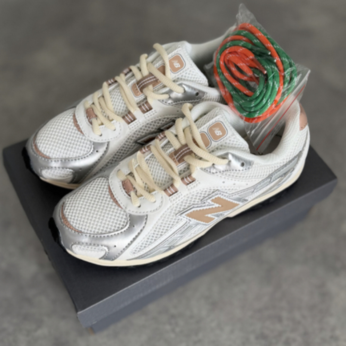 New Balance 204L Silver Metallic Flat Taupe