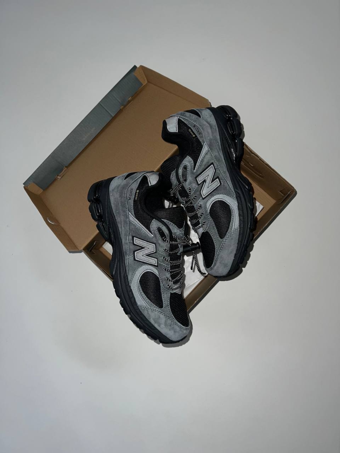 New Balance 2002R Gore-Tex  Charcoa