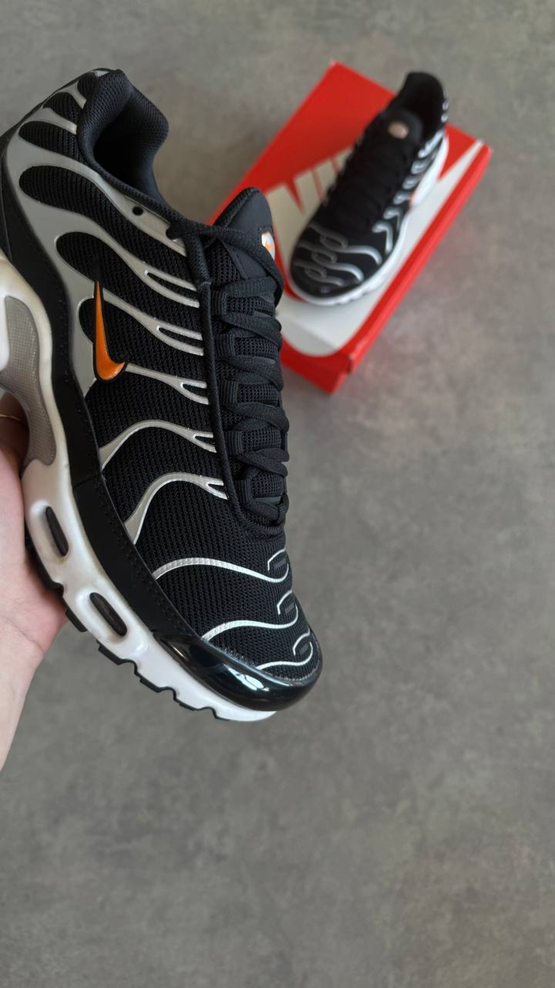 Nike Air Max Plus “Black / Dark Grey / Hyper Crimson”