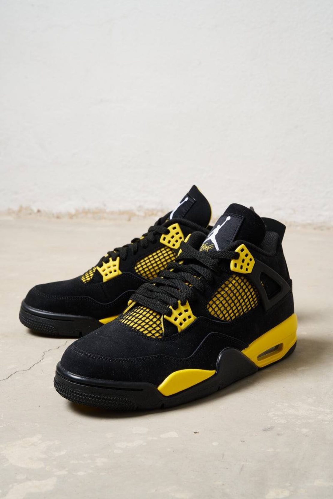 Air Jordan 4 Retro “Yellow Thunder”