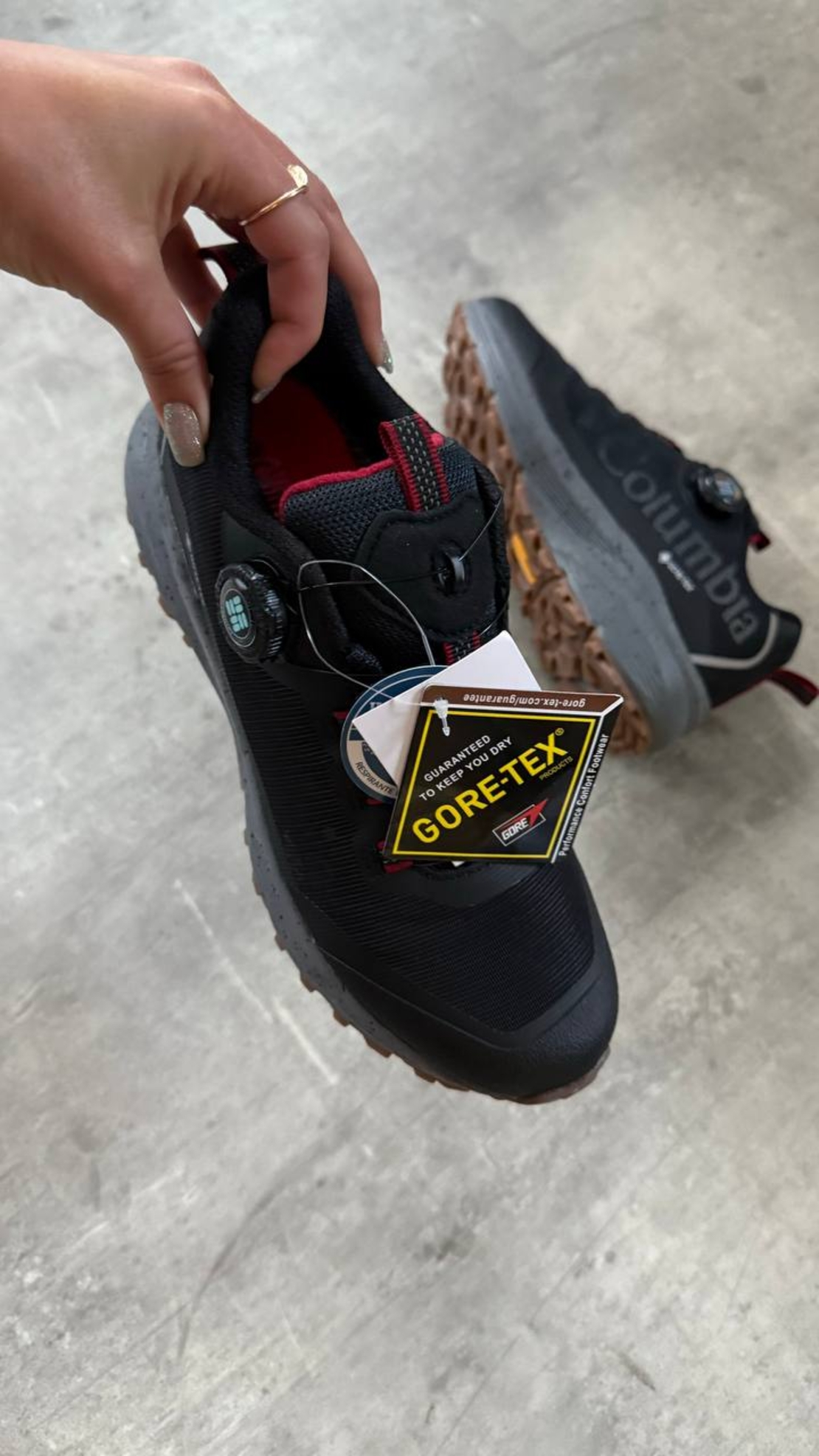 Columbia “BLACK GREY” GORETEX WATERPROOF