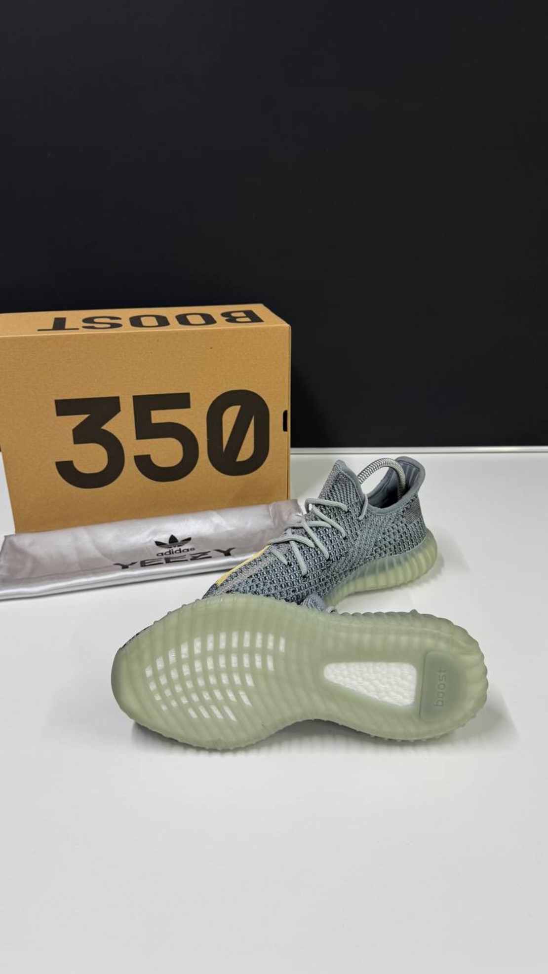 YEEZY Boost 350 v2 
