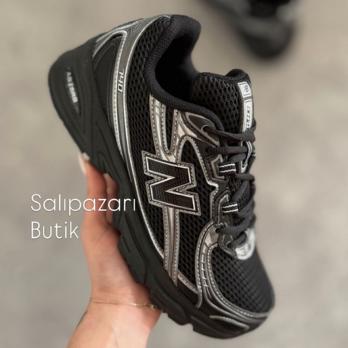 New Balance 740 “Black Silver”