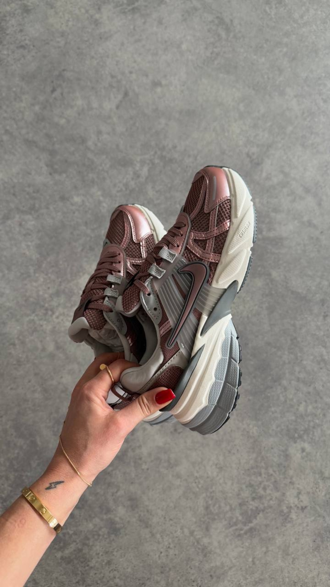 Nike V2K RUN 