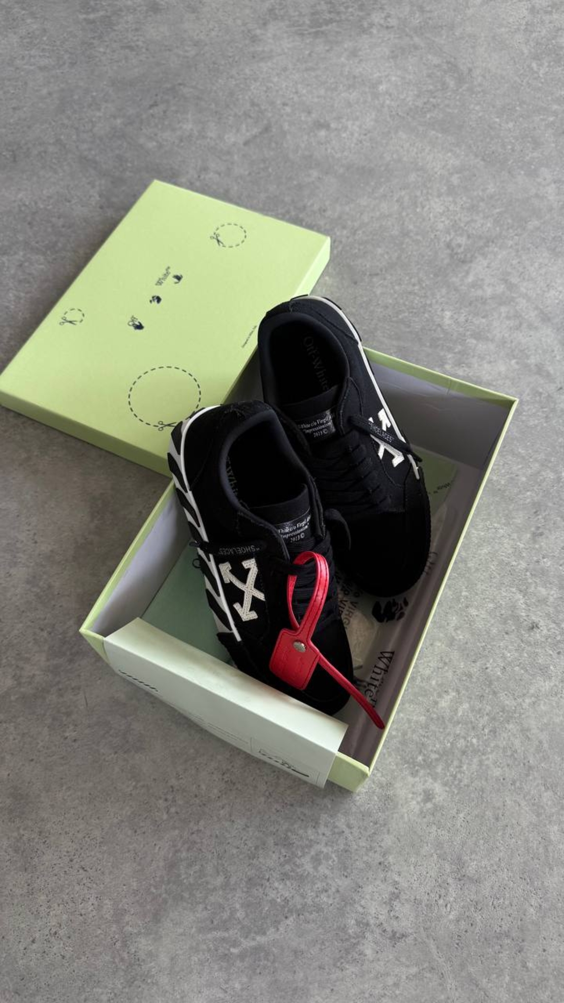 Off-White  Canvas Low-Top “Black”