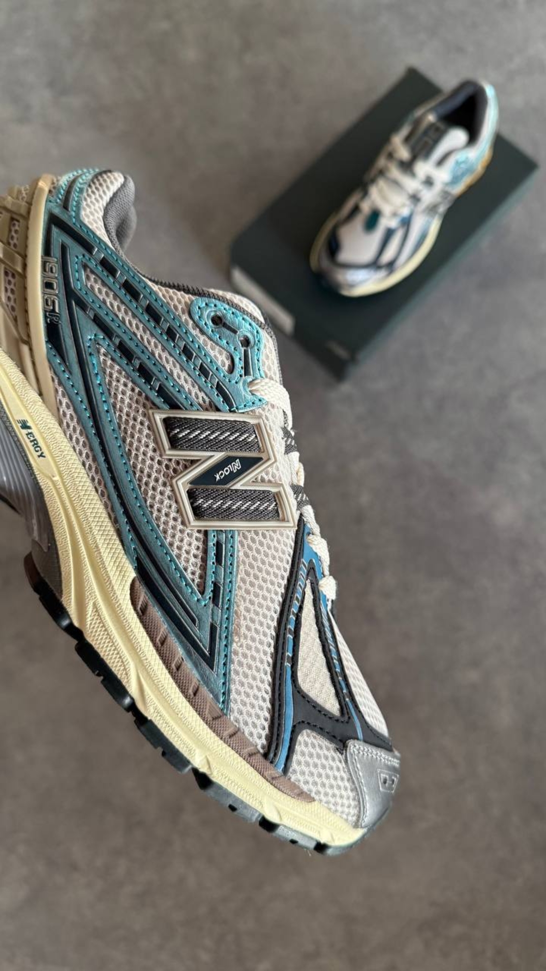 New Balance 1906R 
