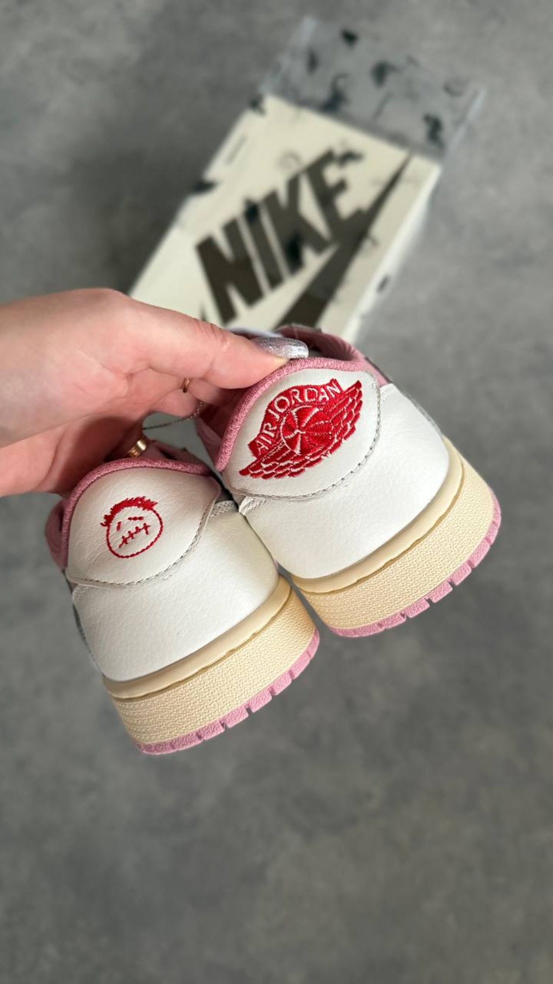 TRAVIS SCOTT X AIR JORDAN 1 AJ1 LOW - SHY PINK