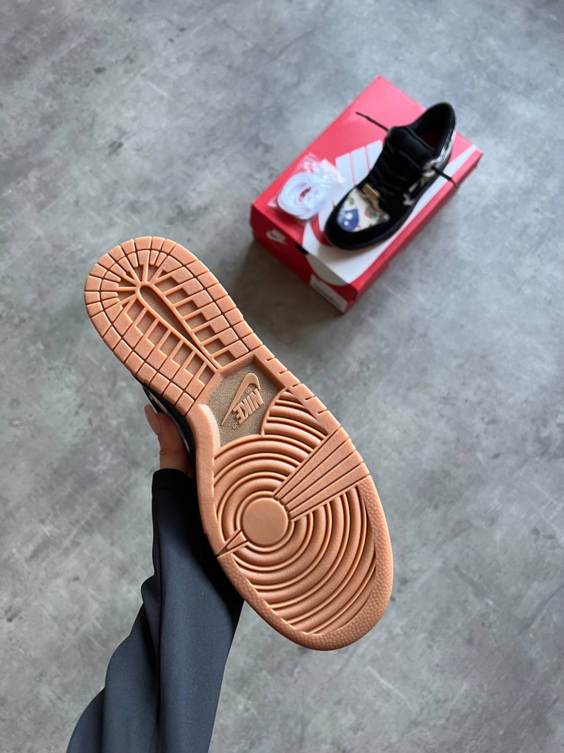 Supreme x Nike SB Dunk Low