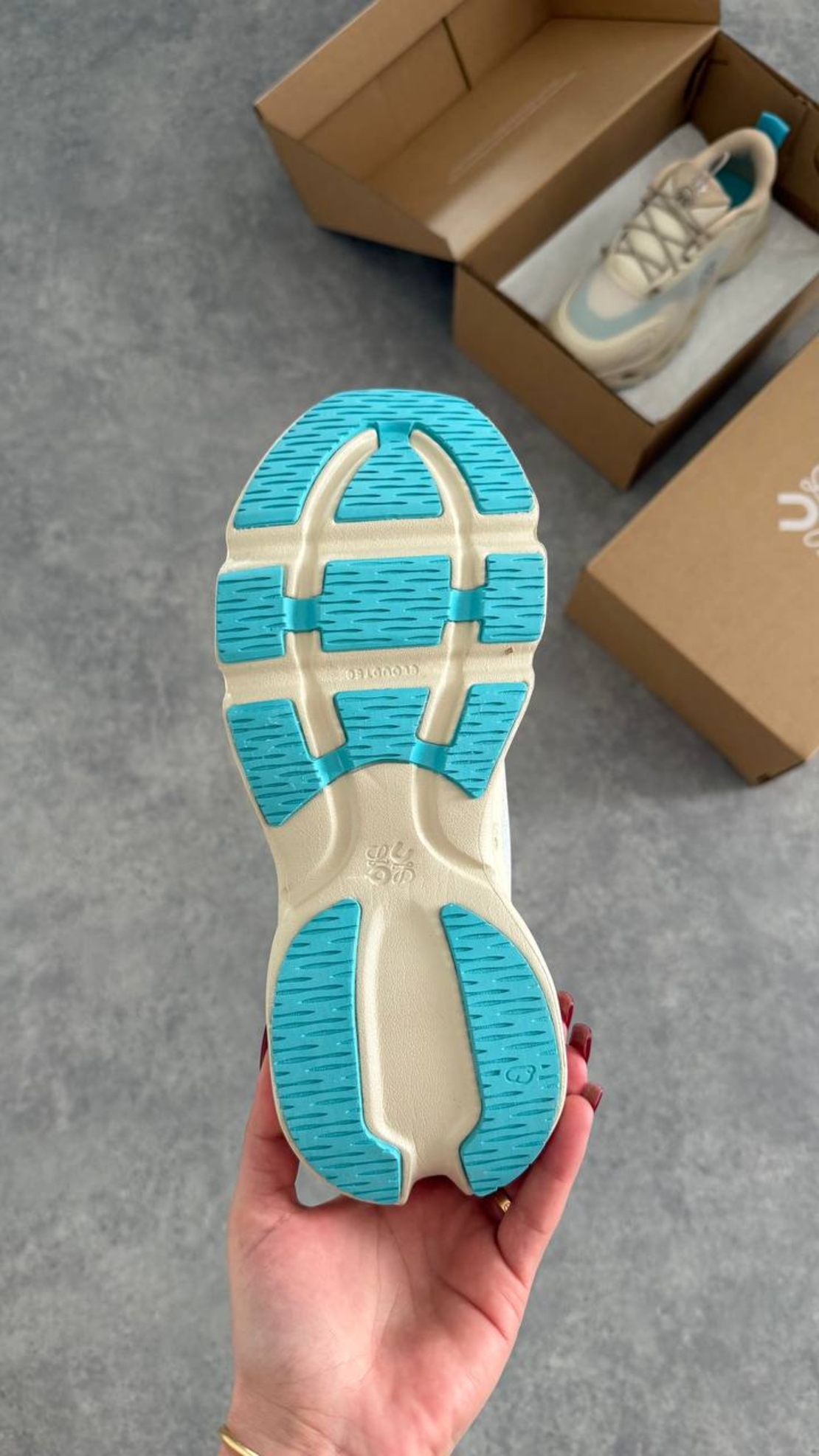 On Running Cloudsolo LOEWE “Sand Turquoise”