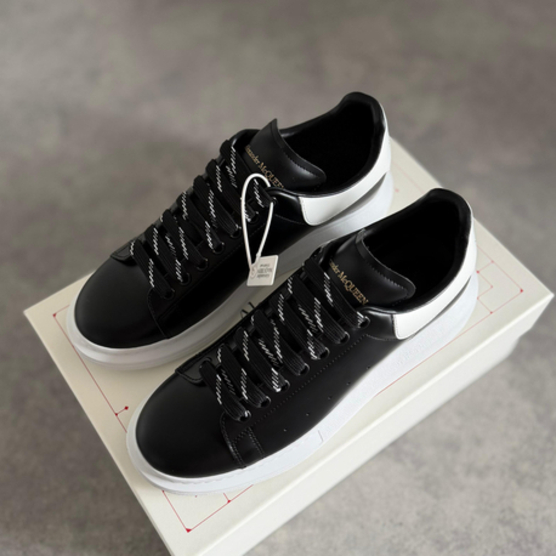 Mcqueen “Black & White”