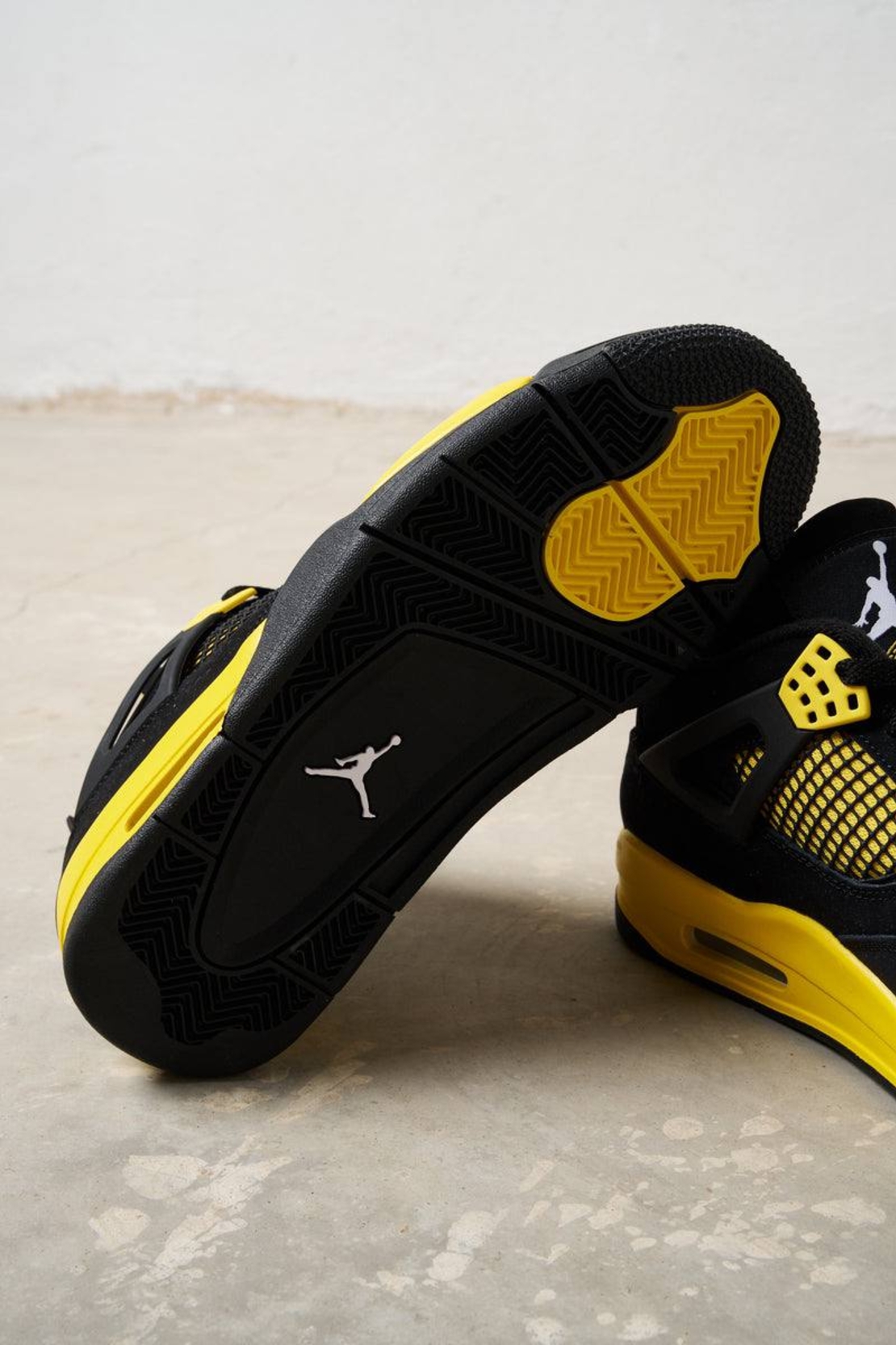 Air Jordan 4 Retro “Yellow Thunder”