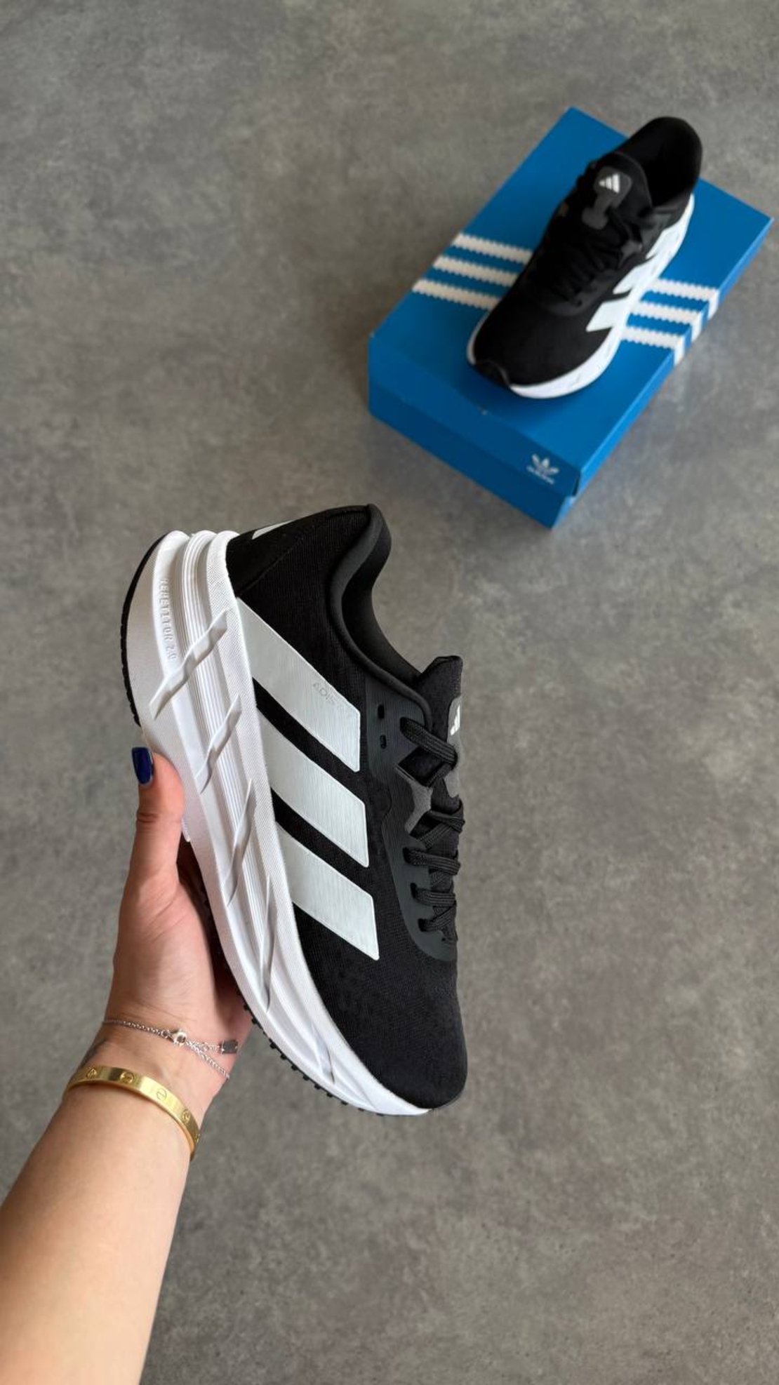 Adistar 3 “Black/White”