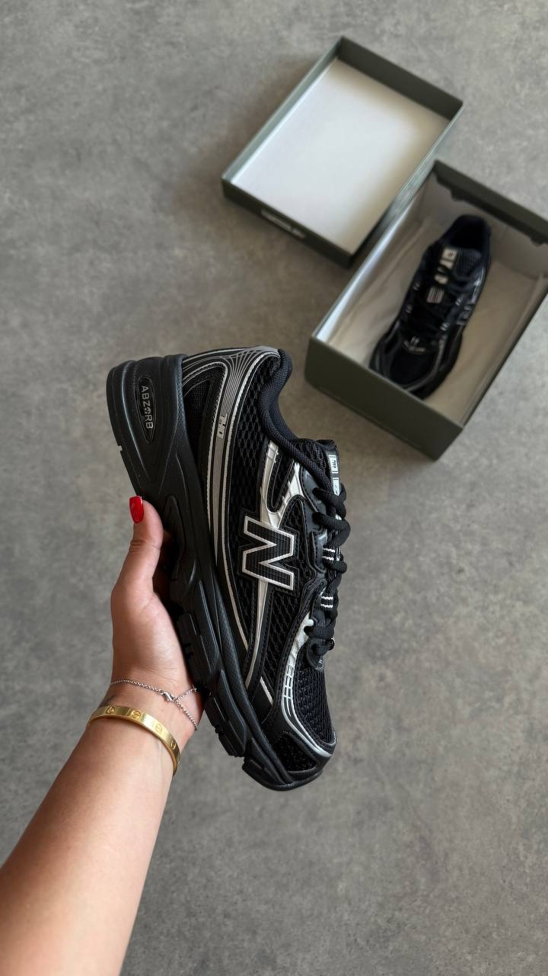 New Balance 740 “Black Silver”