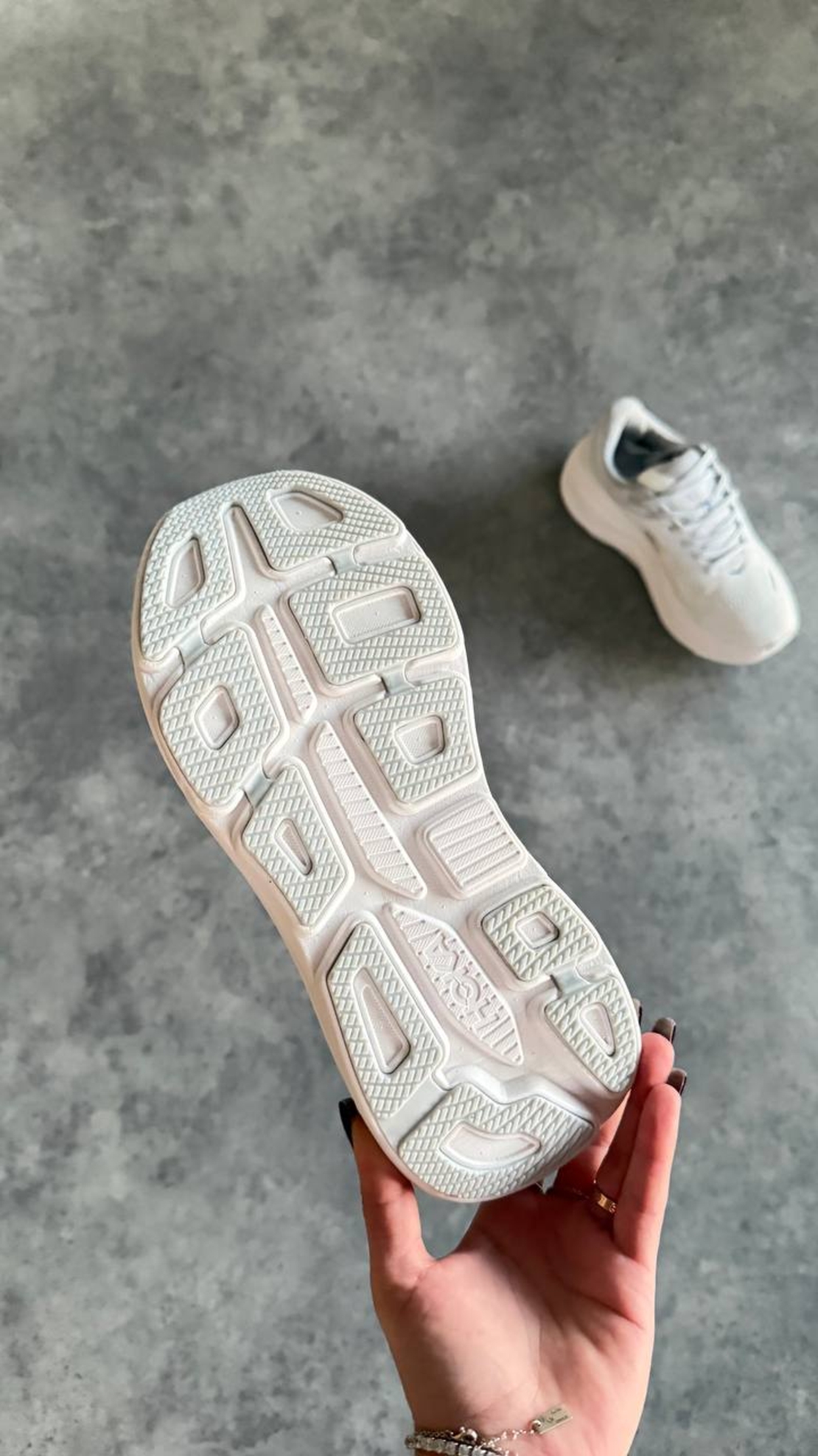 HOKA Bondi “Grey White”