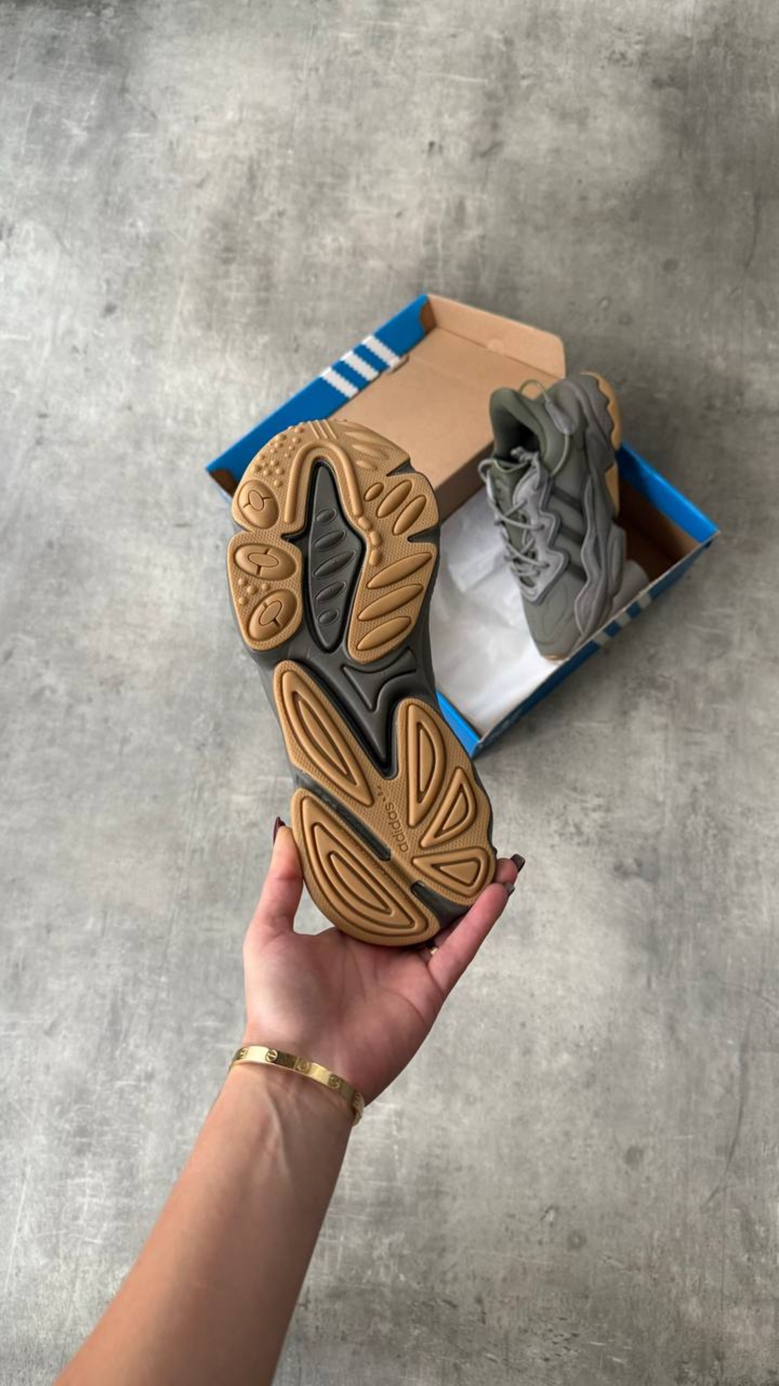 Adidas Ozweego “Raw Khaki”