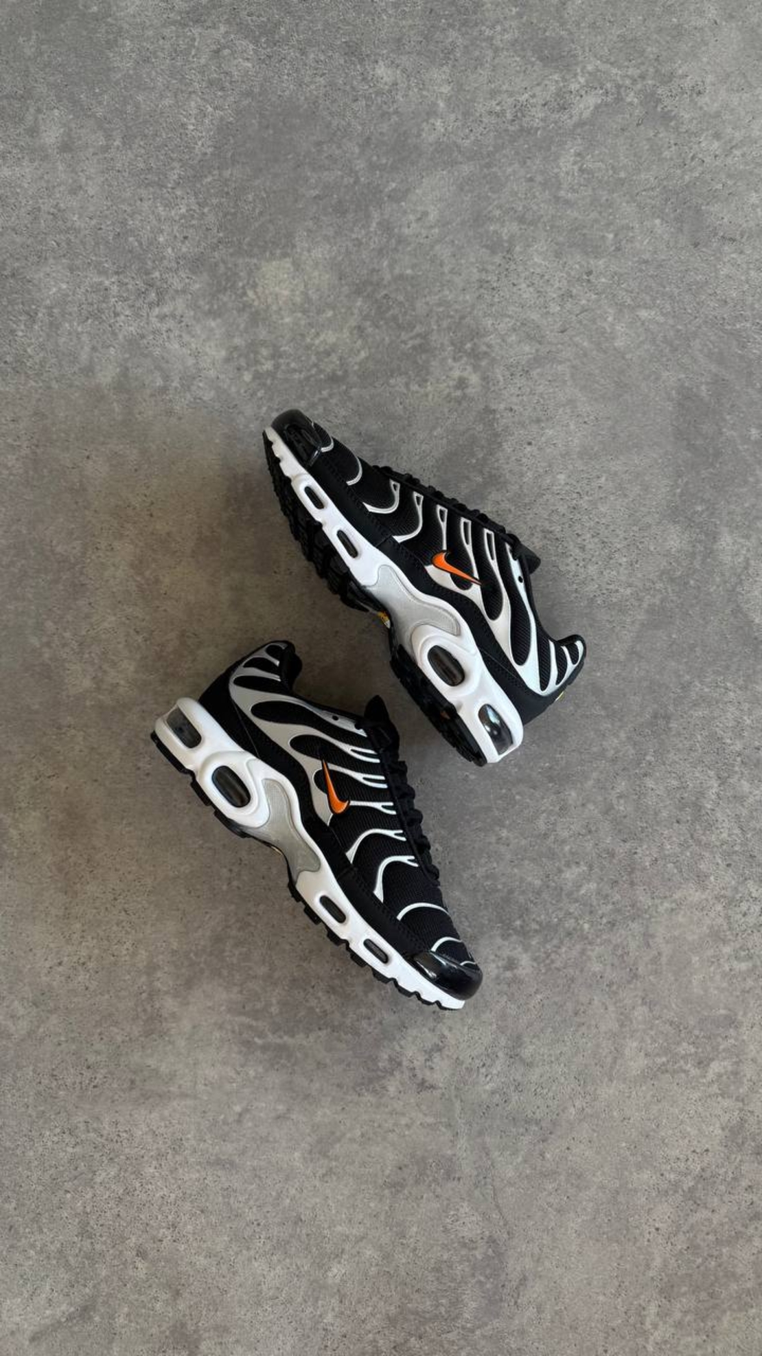 Nike Air Max Plus “Black / Dark Grey / Hyper Crimson”