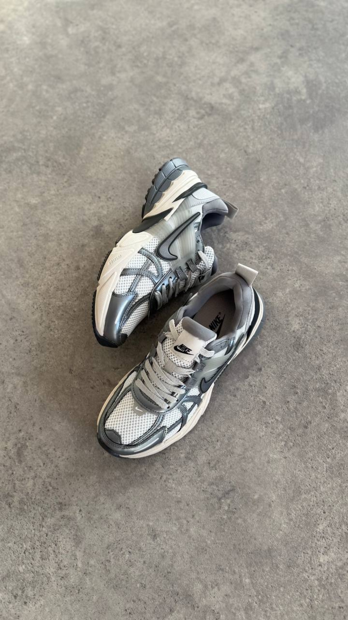 Nike V2K RUN 
