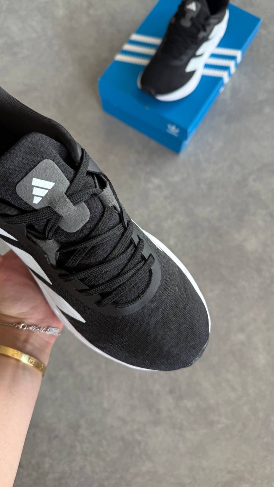 Adistar 3 “Black/White”