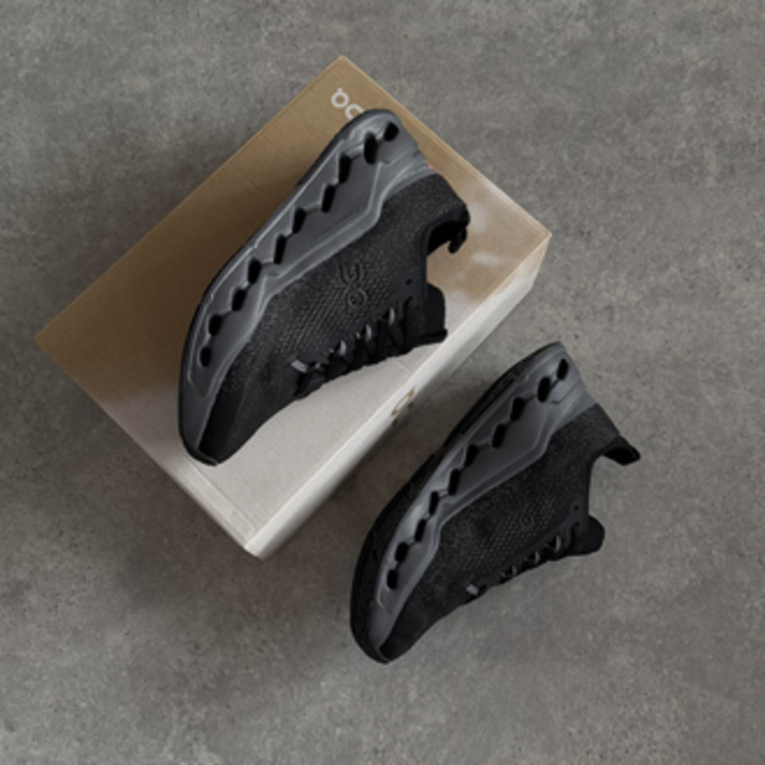 On Running Cloudsurfer Max Black Eclipse