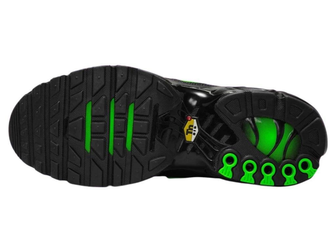 Nike Air Max Plus Tn “Black Green Strike”