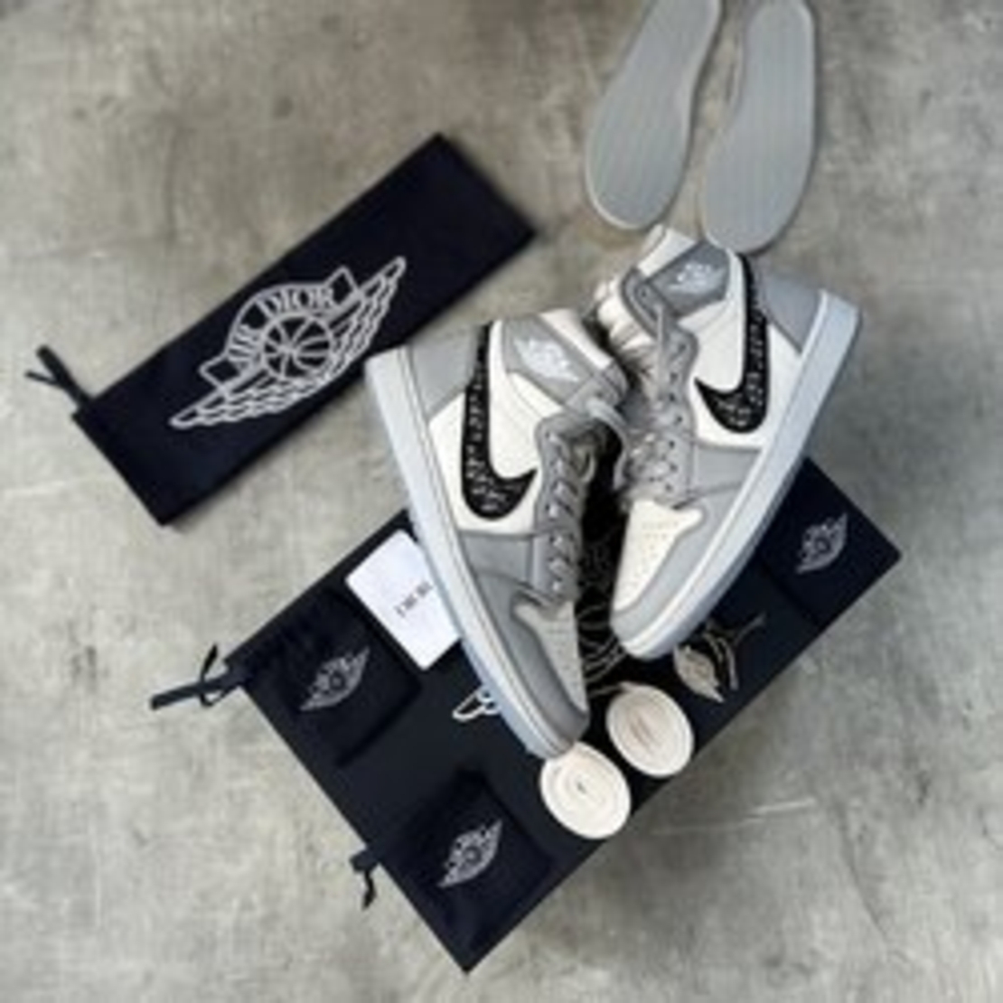 Air Jordan 1 x Dior (Full Box)