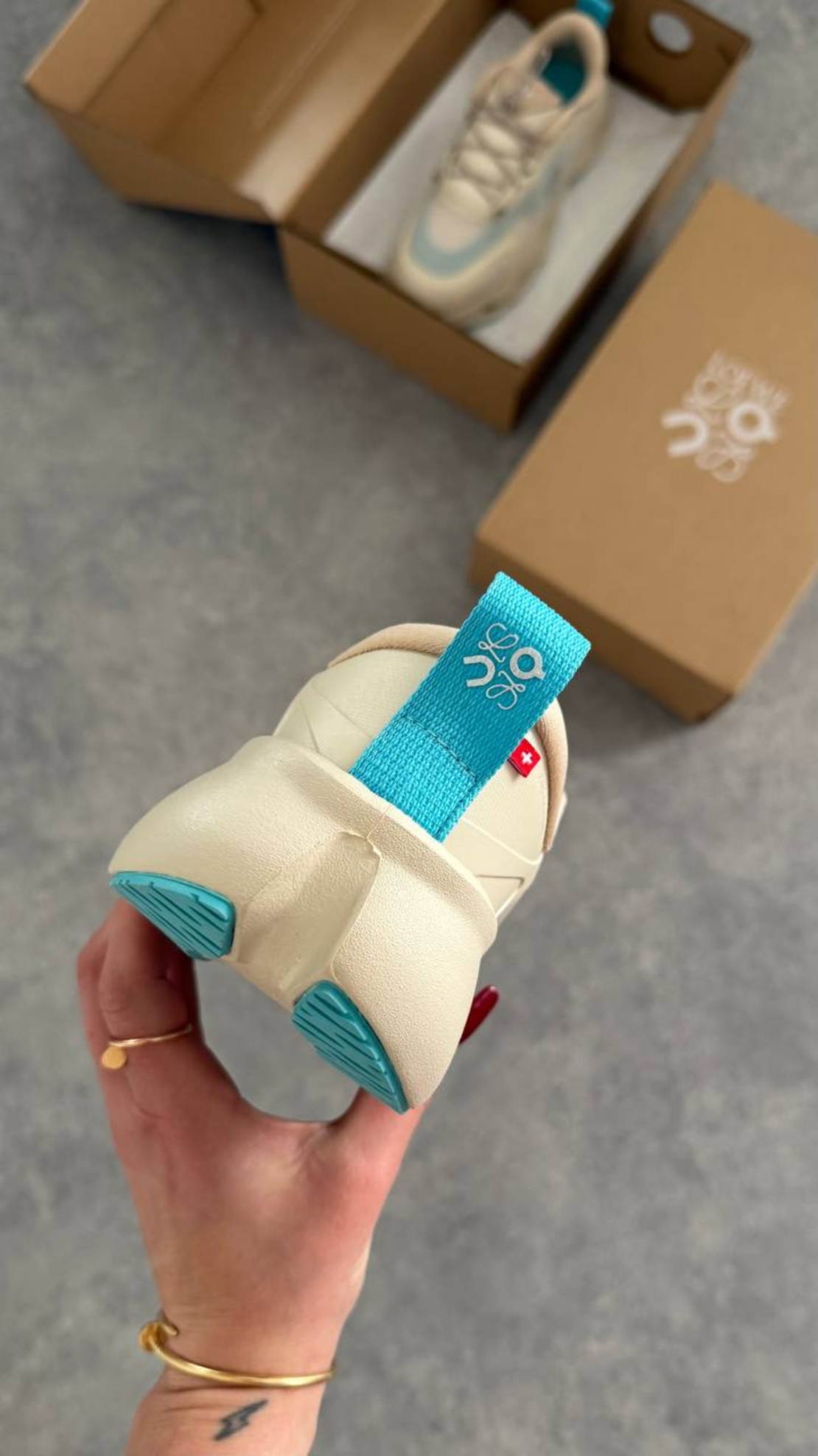 On Running Cloudsolo LOEWE “Sand Turquoise”