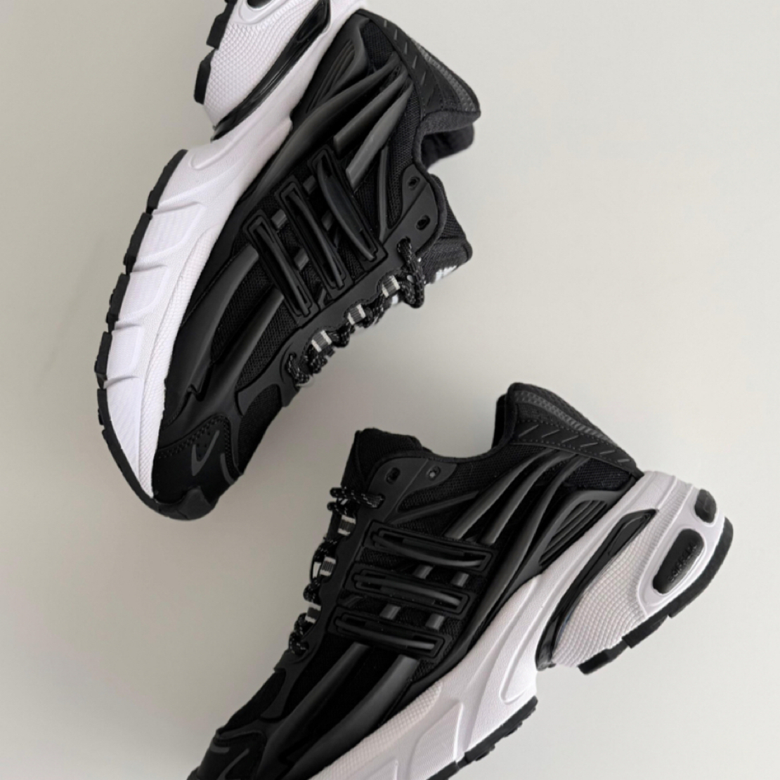 Pharrell Williams x adidas Adistar Jellyfish "Black White”