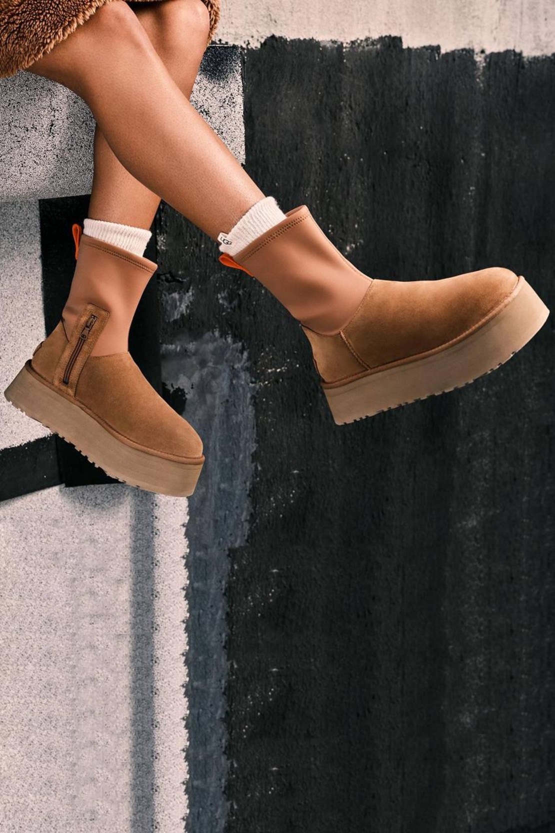UGG Classic Dipper “Chestnut (Taba)”