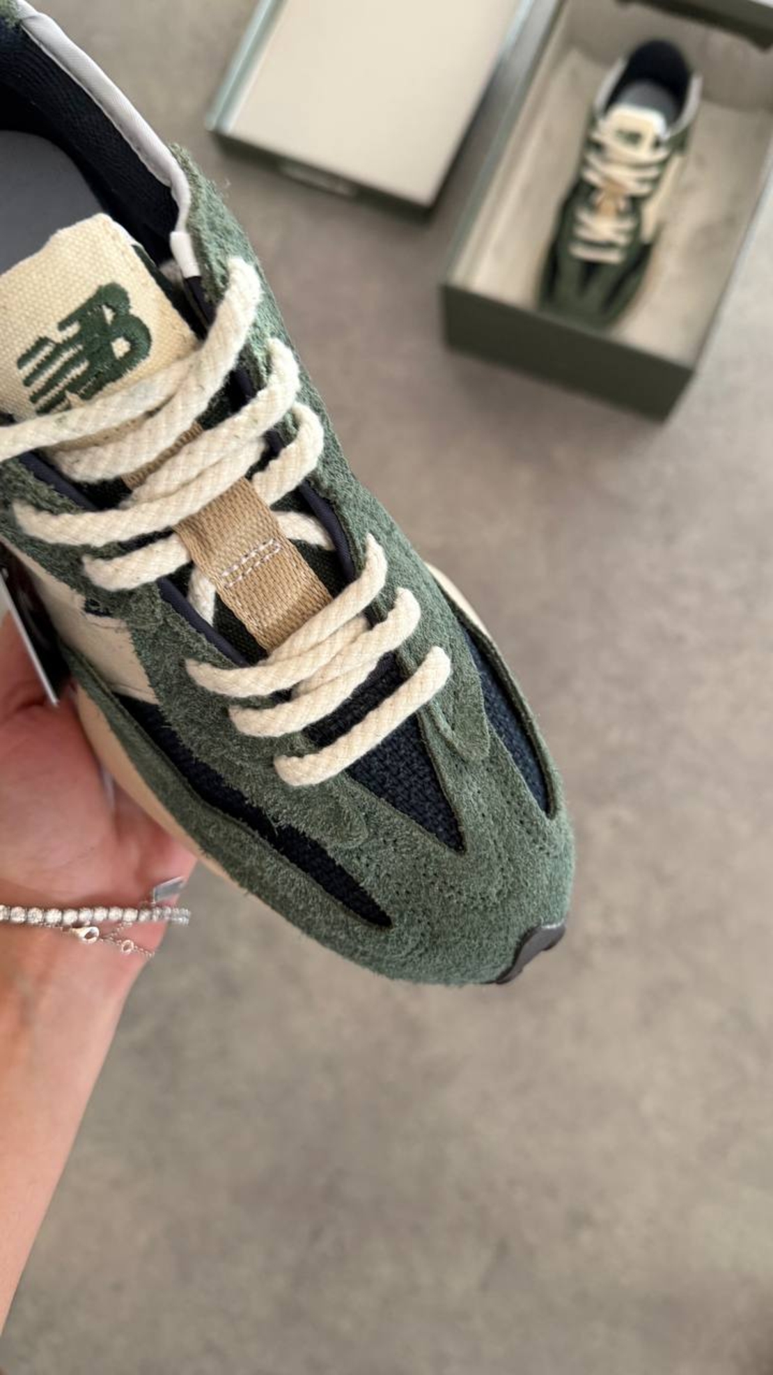 New Balance 327 “Midnight Green”