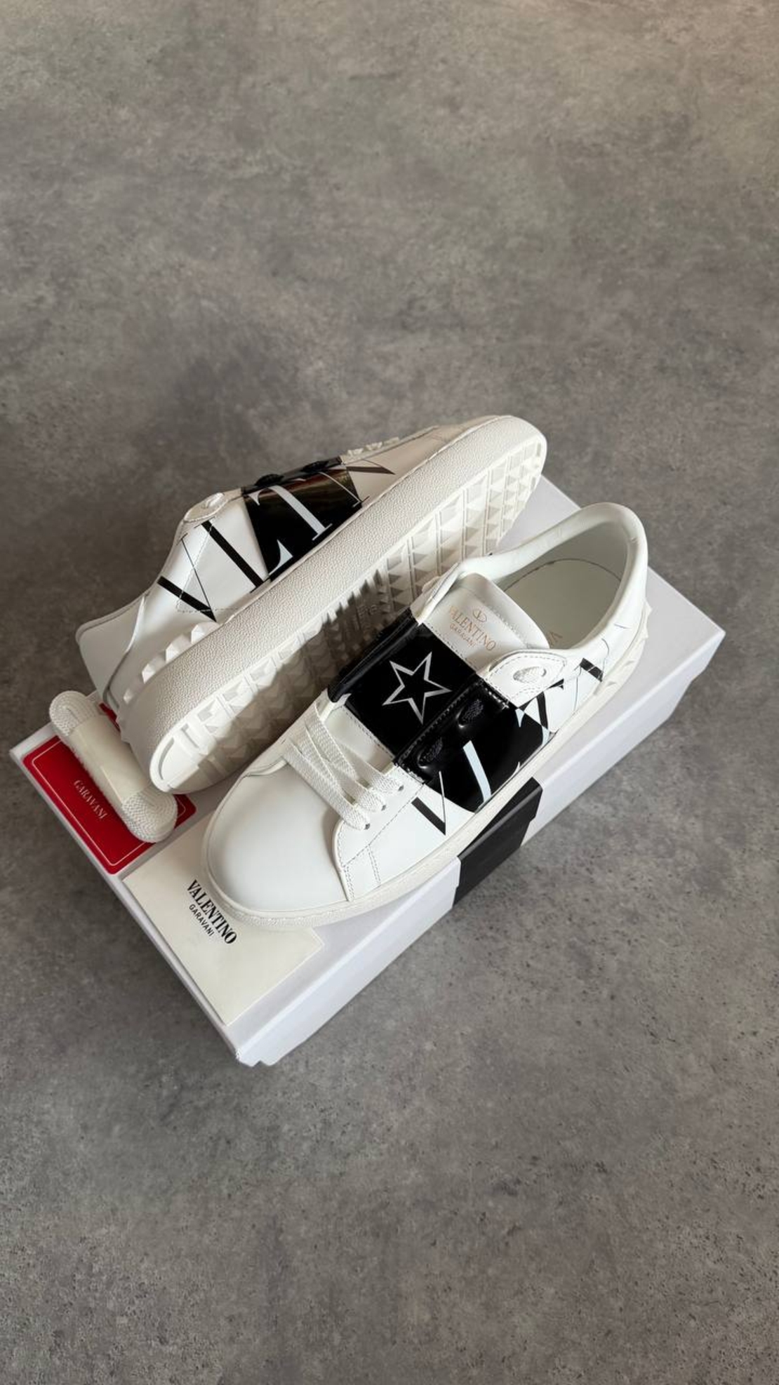 Valentino Garavani Open Star – Black/White