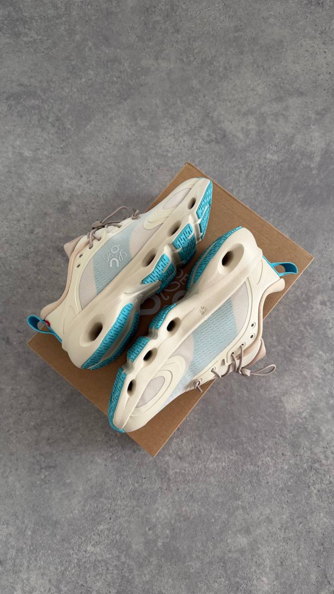 On Running Cloudsolo LOEWE “Sand Turquoise”