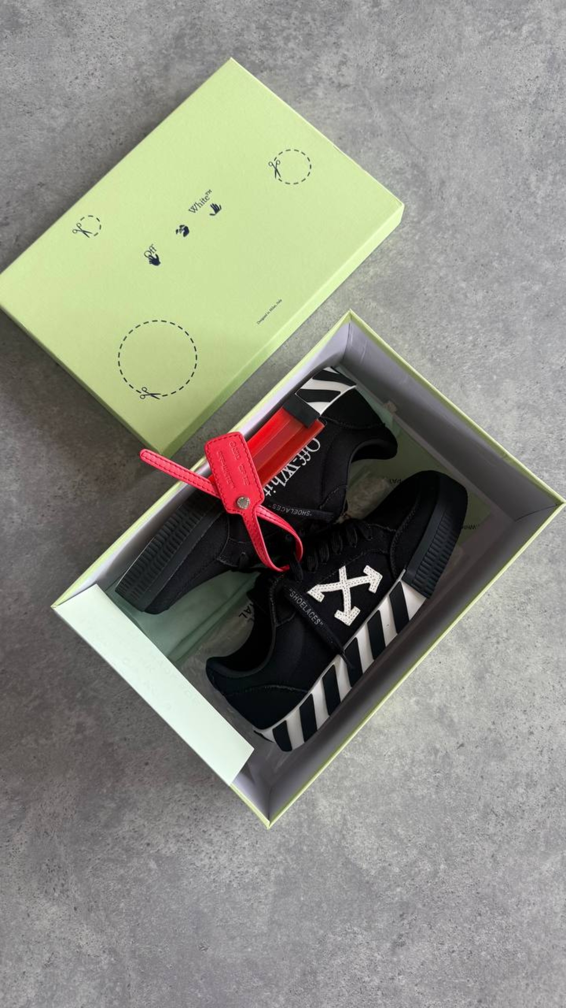 Off-White  Canvas Low-Top “Black”