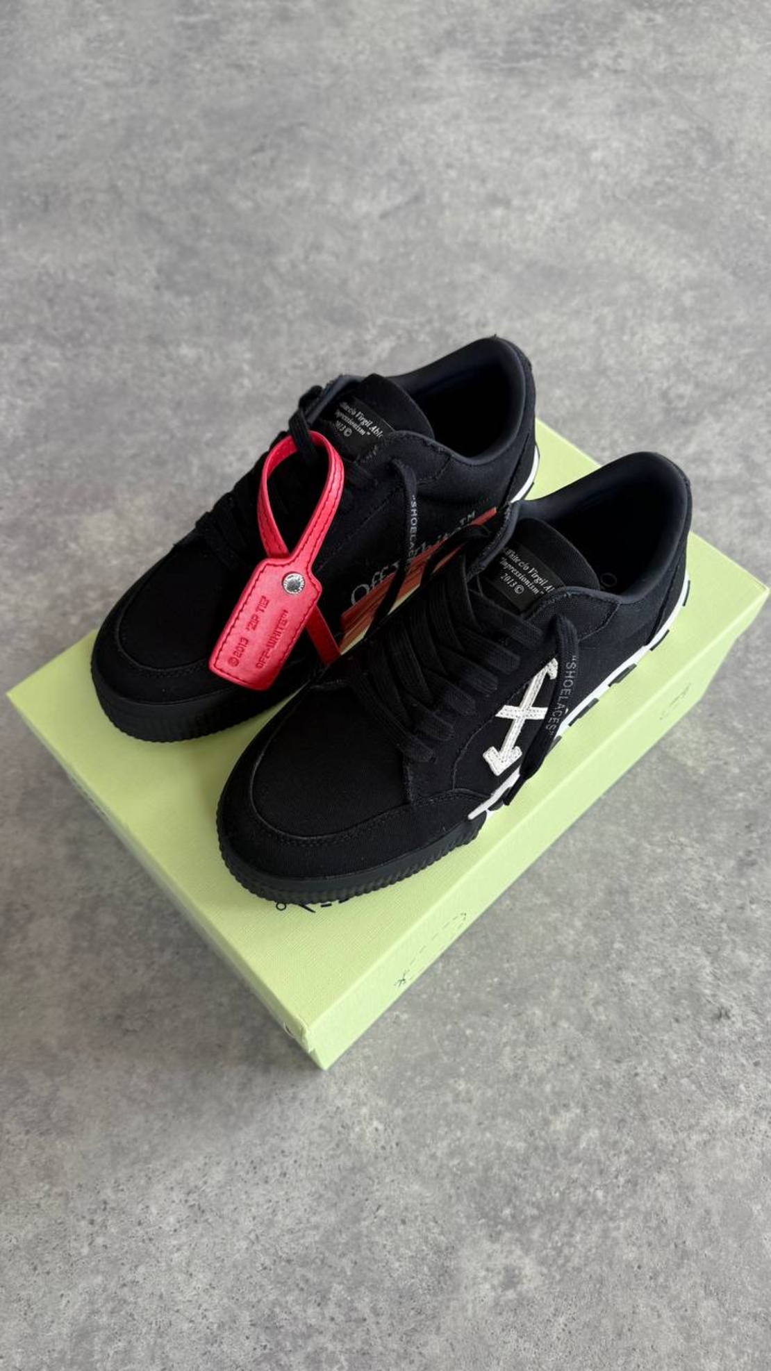 Off-White  Canvas Low-Top “Black”
