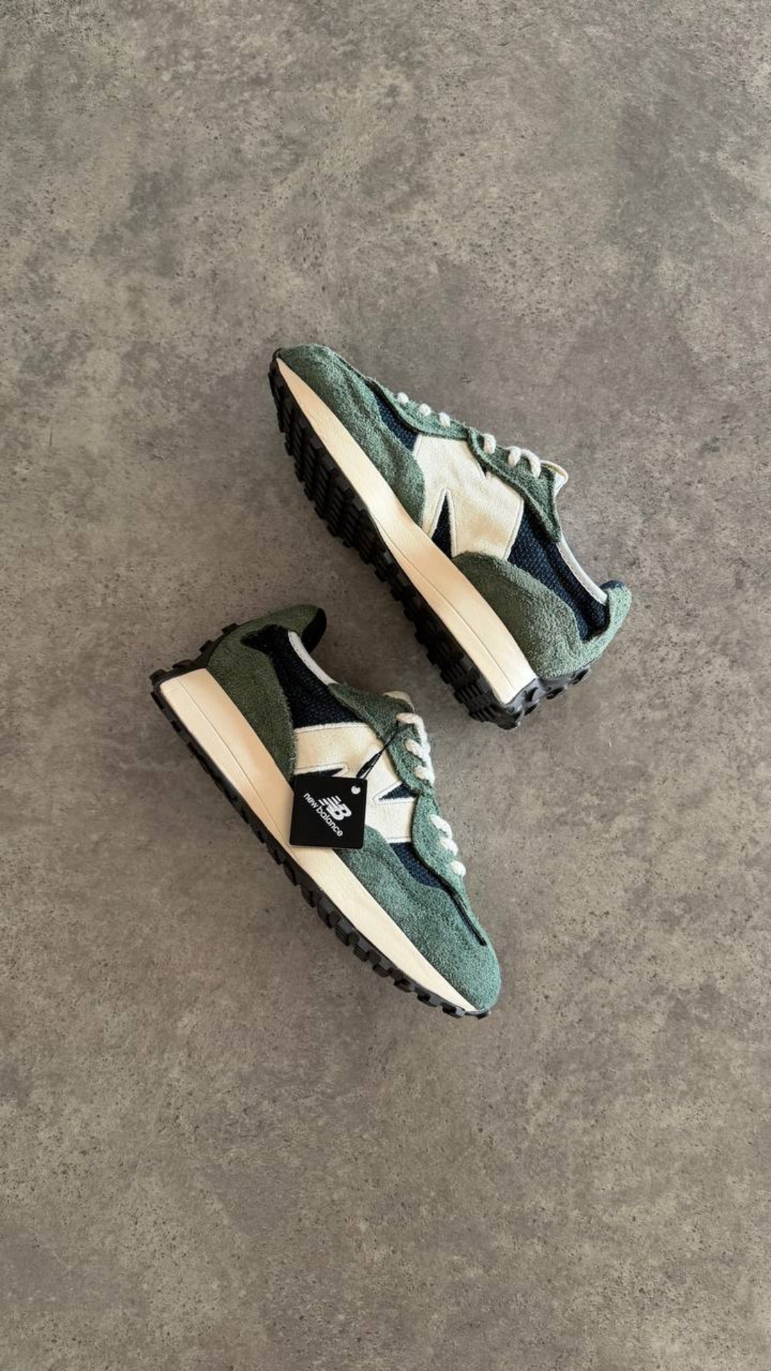 New Balance 327 “Midnight Green”