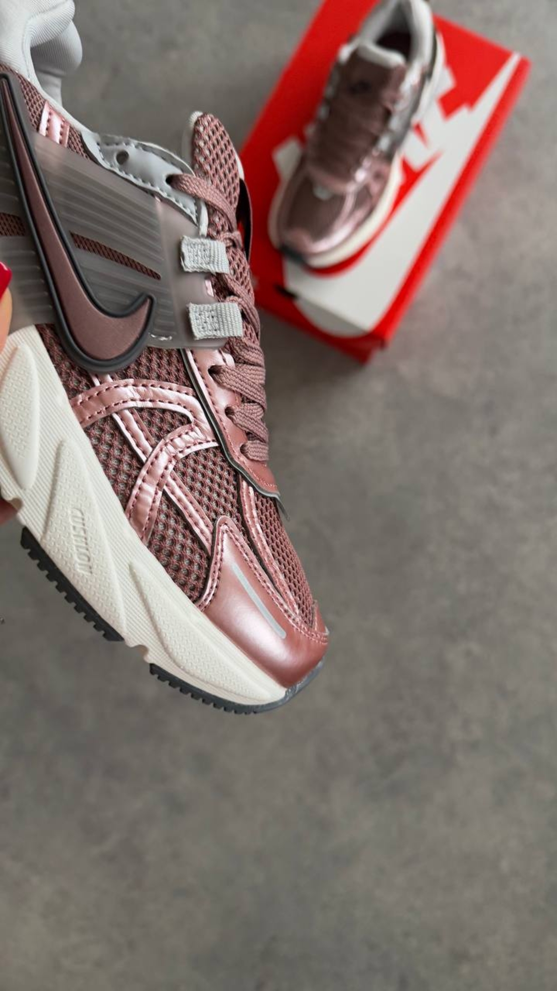 Nike V2K RUN 