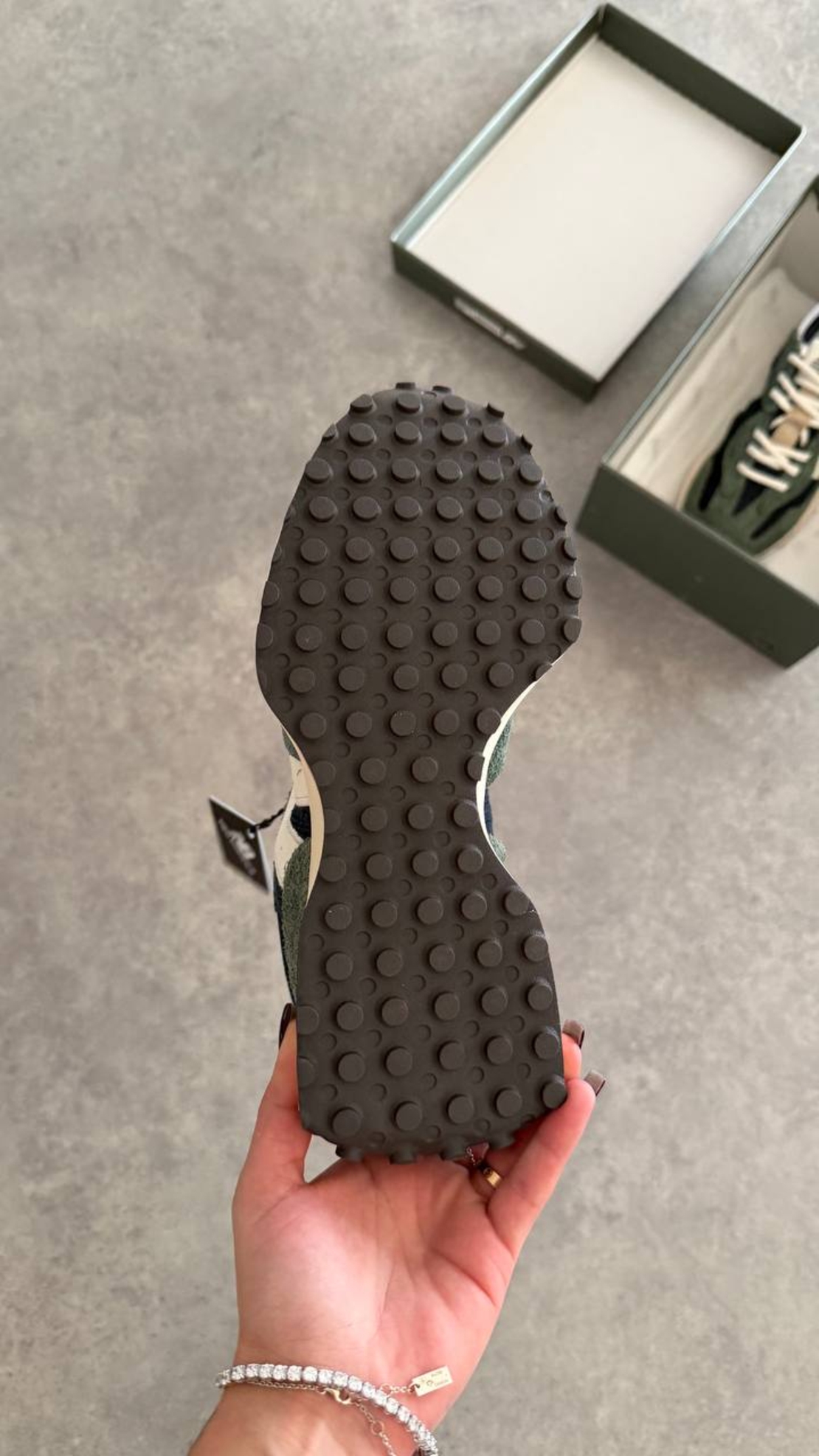 New Balance 327 “Midnight Green”