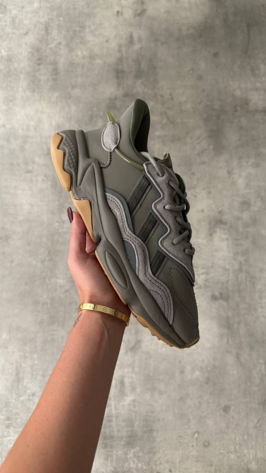 Adidas Ozweego “Raw Khaki”