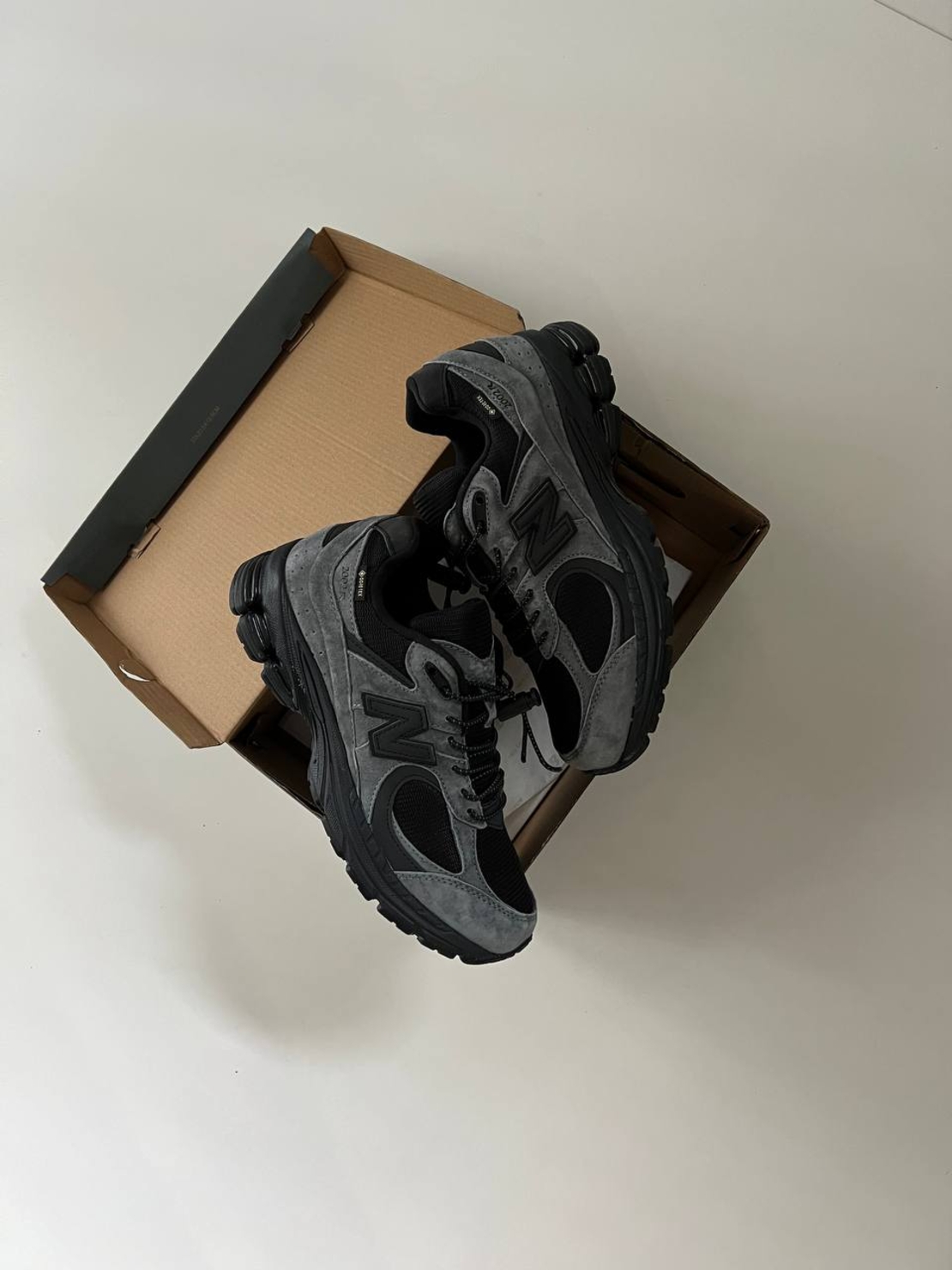 New Balance 2002R Gore-Tex  Charcoa